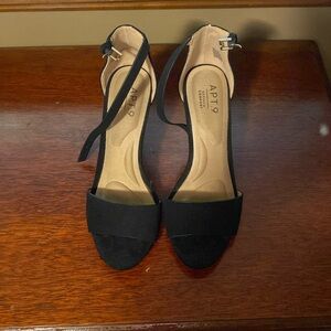 Black ankle strap heels | 7